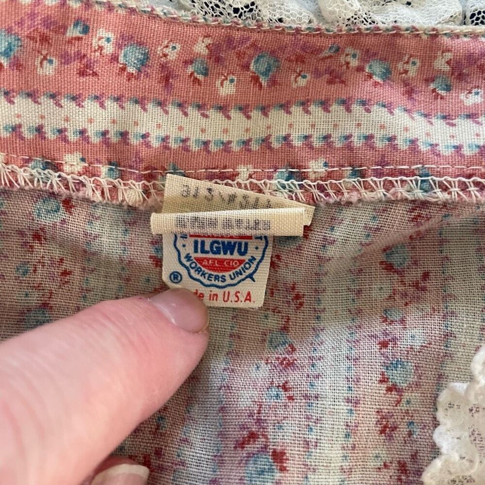 Vintage 70s Cottage Core Country Bicentennial Blouse Calico Lace S - Picture 8 of 9